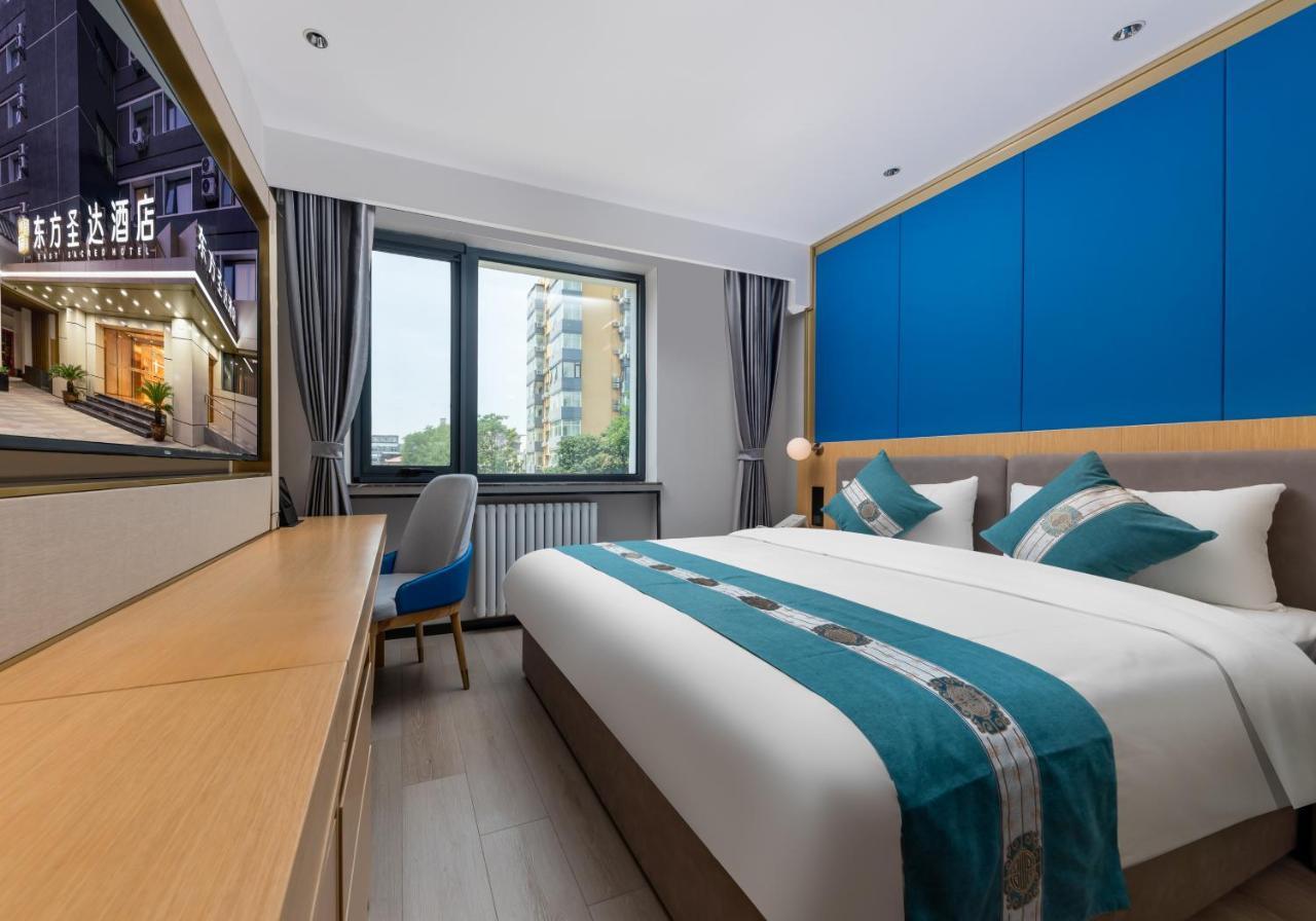 East Sacred Hotel--Very Near Beijing Tiananmen Square ,The Forbidden City,The Temple Of Heaven ,3 Minutes' Walk To Wangfujing Subway ,Located In The Center Of Beijing, Many Shopping Malls Around,Newly Renovated Hotel-Able To Receive Foreign Guests Pequim Exterior foto