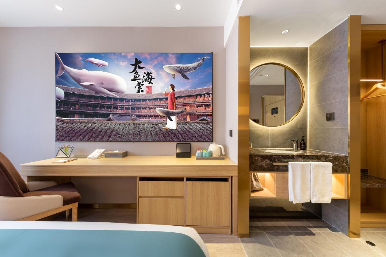 East Sacred Hotel--Very Near Beijing Tiananmen Square ,The Forbidden City,The Temple Of Heaven ,3 Minutes' Walk To Wangfujing Subway ,Located In The Center Of Beijing, Many Shopping Malls Around,Newly Renovated Hotel-Able To Receive Foreign Guests Pequim Exterior foto A room at the hotel
