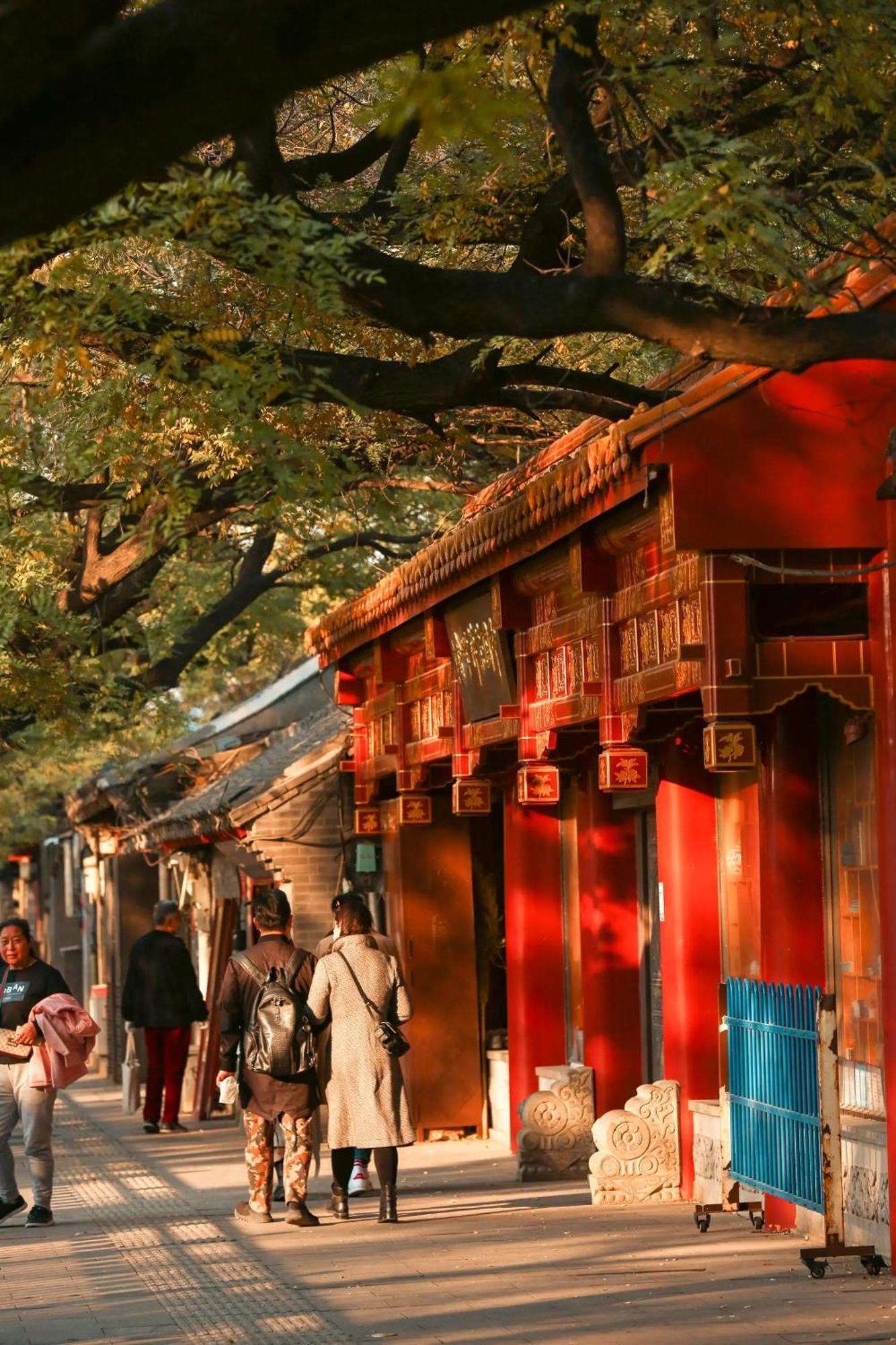 East Sacred Hotel--Very Near Beijing Tiananmen Square ,The Forbidden City,The Temple Of Heaven ,3 Minutes' Walk To Wangfujing Subway ,Located In The Center Of Beijing, Many Shopping Malls Around,Newly Renovated Hotel-Able To Receive Foreign Guests Pequim Exterior foto The temple's main entrance