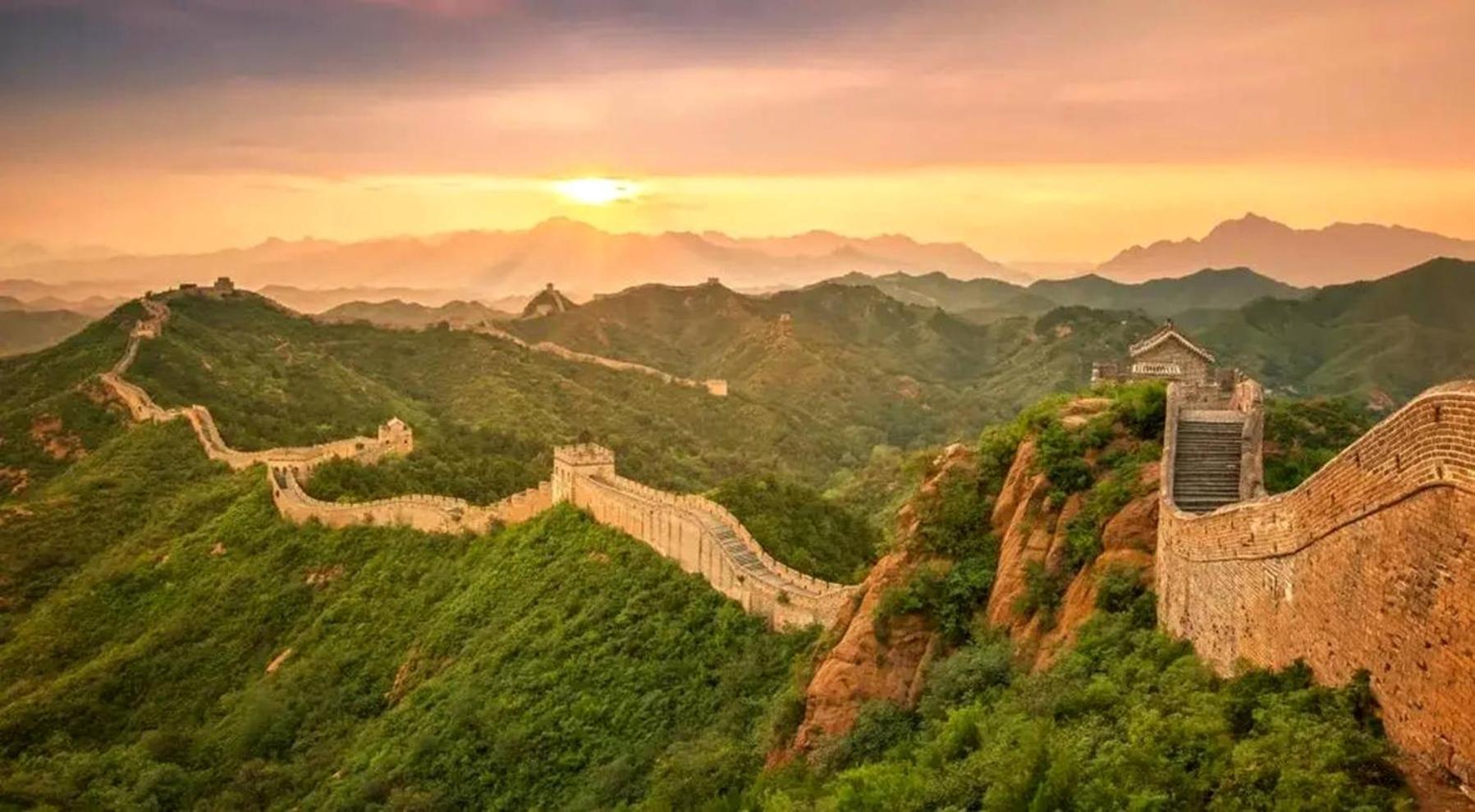 East Sacred Hotel--Very Near Beijing Tiananmen Square ,The Forbidden City,The Temple Of Heaven ,3 Minutes' Walk To Wangfujing Subway ,Located In The Center Of Beijing, Many Shopping Malls Around,Newly Renovated Hotel-Able To Receive Foreign Guests Pequim Exterior foto The Great Wall of China