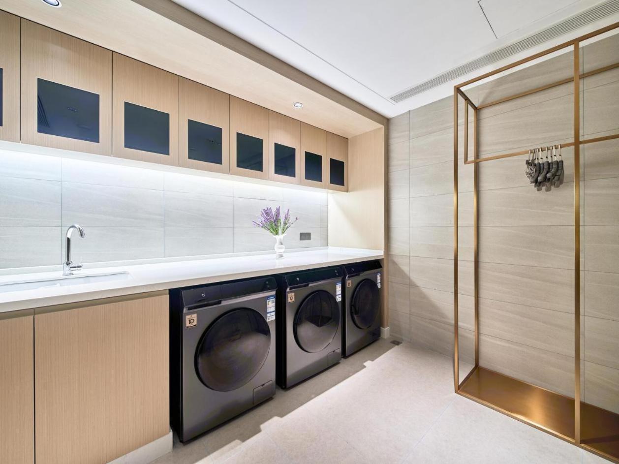 East Sacred Hotel--Very Near Beijing Tiananmen Square ,The Forbidden City,The Temple Of Heaven ,3 Minutes' Walk To Wangfujing Subway ,Located In The Center Of Beijing, Many Shopping Malls Around,Newly Renovated Hotel-Able To Receive Foreign Guests Pequim Exterior foto Laundry room