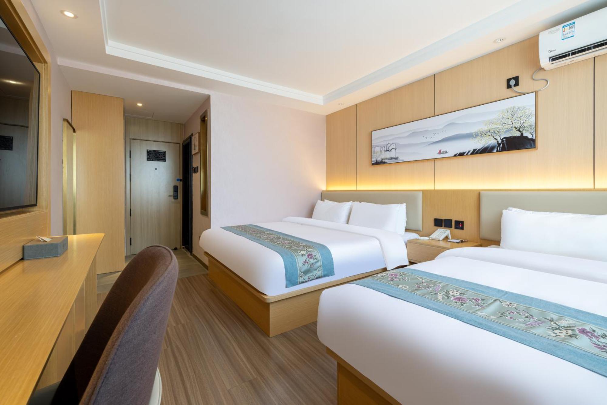 East Sacred Hotel--Very Near Beijing Tiananmen Square ,The Forbidden City,The Temple Of Heaven ,3 Minutes' Walk To Wangfujing Subway ,Located In The Center Of Beijing, Many Shopping Malls Around,Newly Renovated Hotel-Able To Receive Foreign Guests Pequim Exterior foto